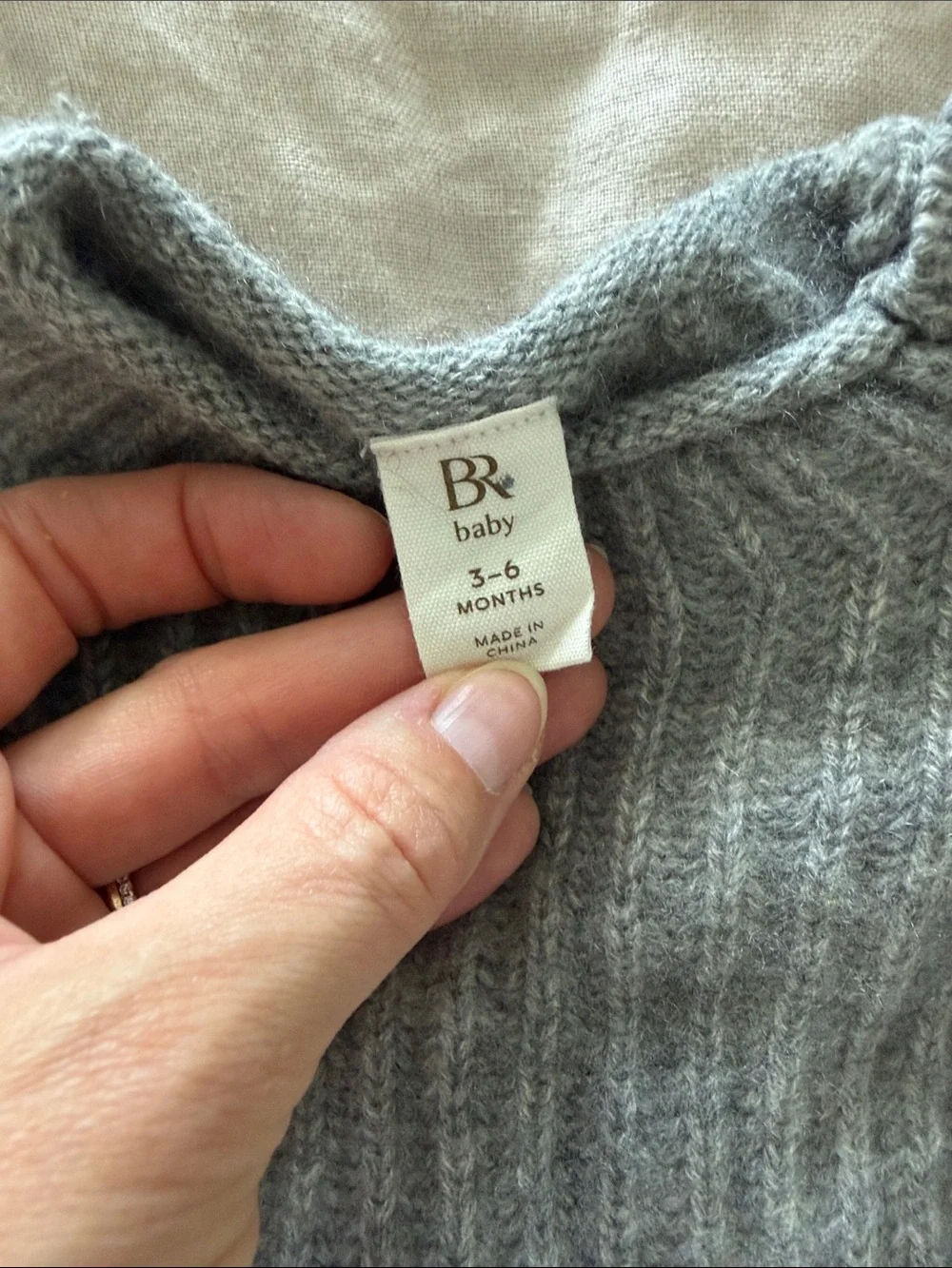 BR Cozy Rib-Knit Baby Fisherman Cashmere Sweater in Gray with Shoulder Buttons